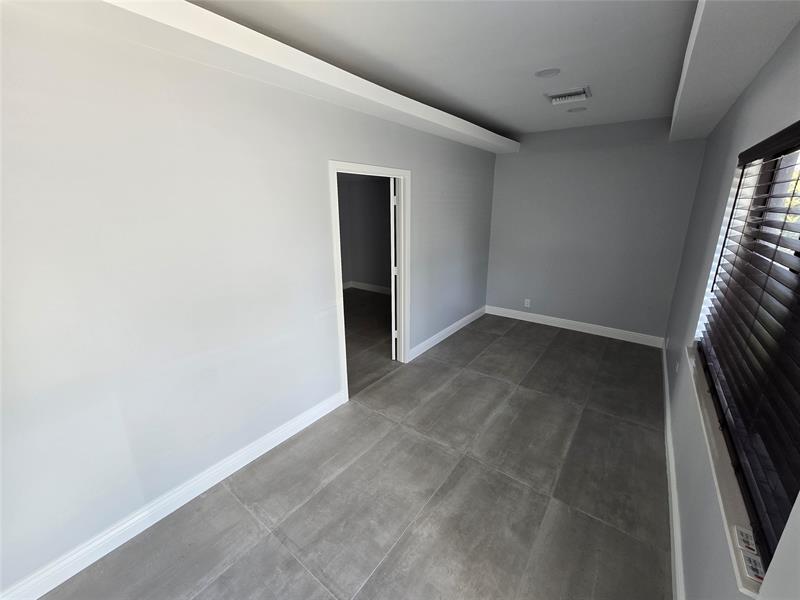 Convenient Commercial Office